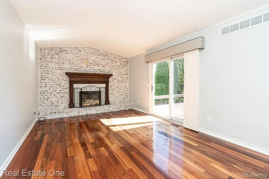 1157 Meadowcrest Drive Waterford Charter Township MI 48327