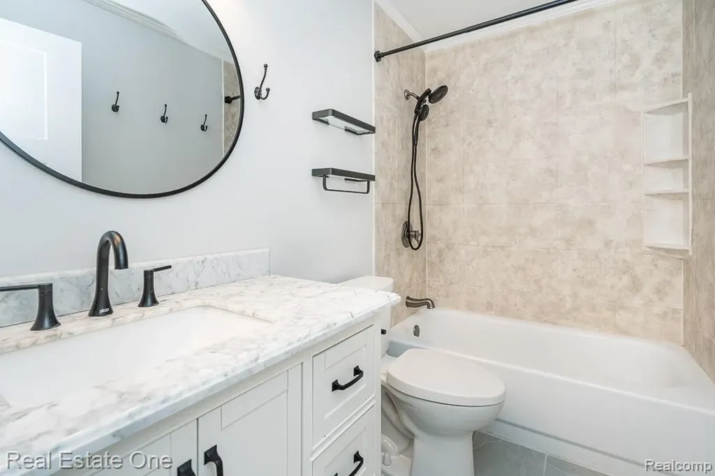 1157 Meadowcrest Drive Waterford Charter Township MI 48327