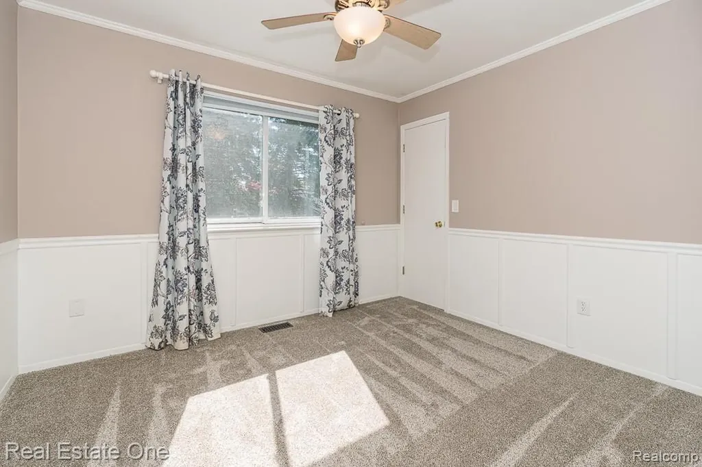1157 Meadowcrest Drive Waterford Charter Township MI 48327