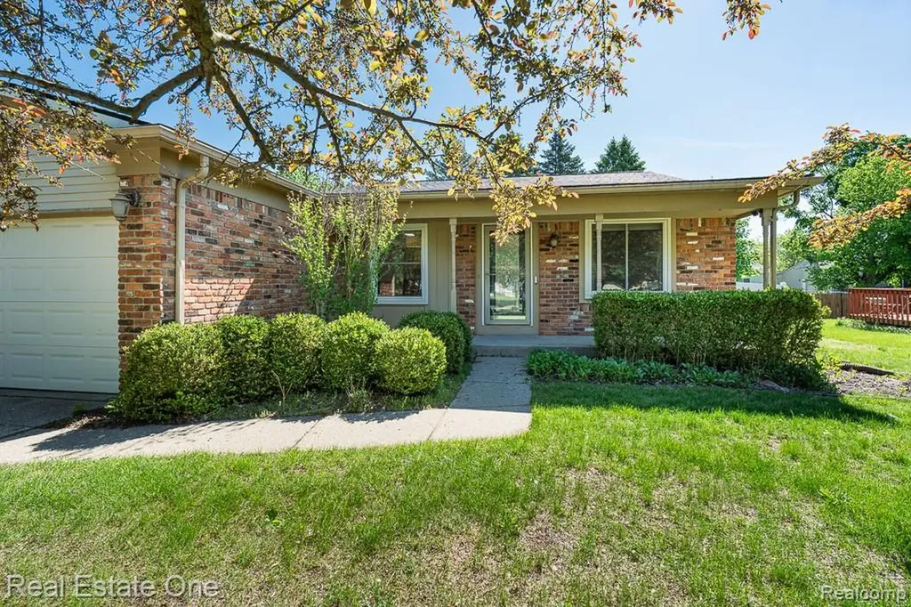 1157 Meadowcrest Drive Waterford Charter Township MI 48327