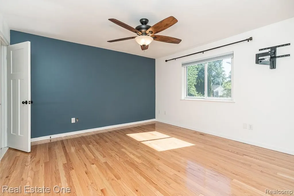 1157 Meadowcrest Drive Waterford Charter Township MI 48327