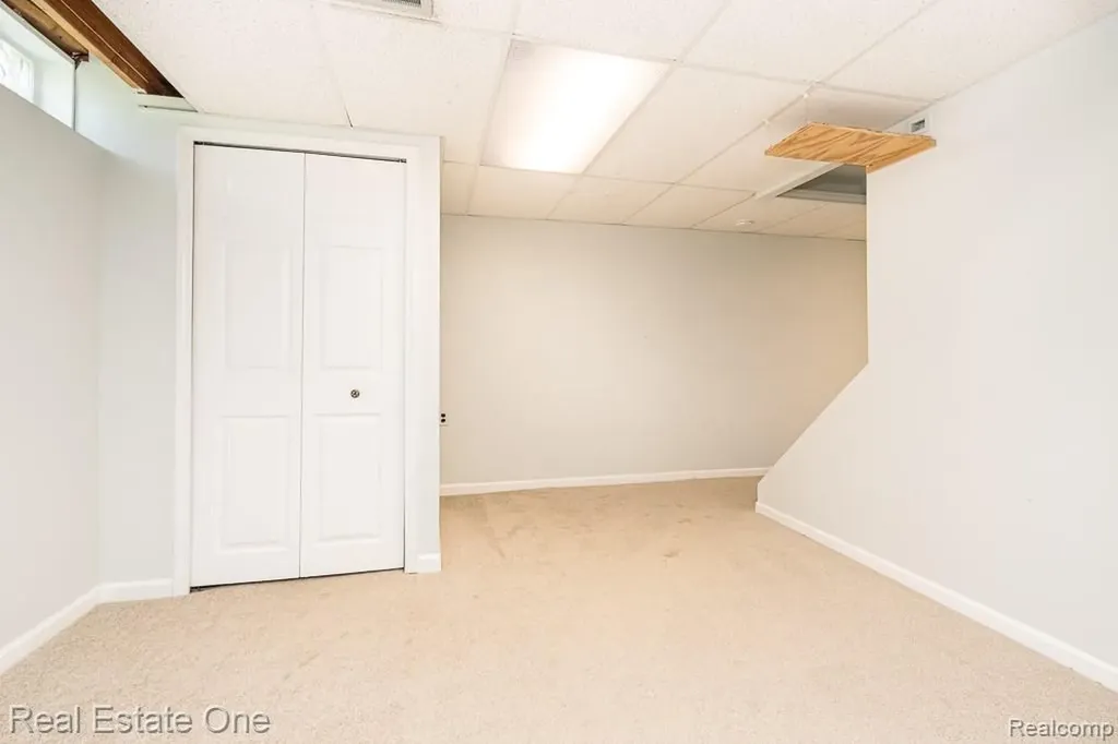 1157 Meadowcrest Drive Waterford Charter Township MI 48327