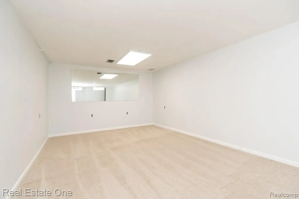 1157 Meadowcrest Drive Waterford Charter Township MI 48327
