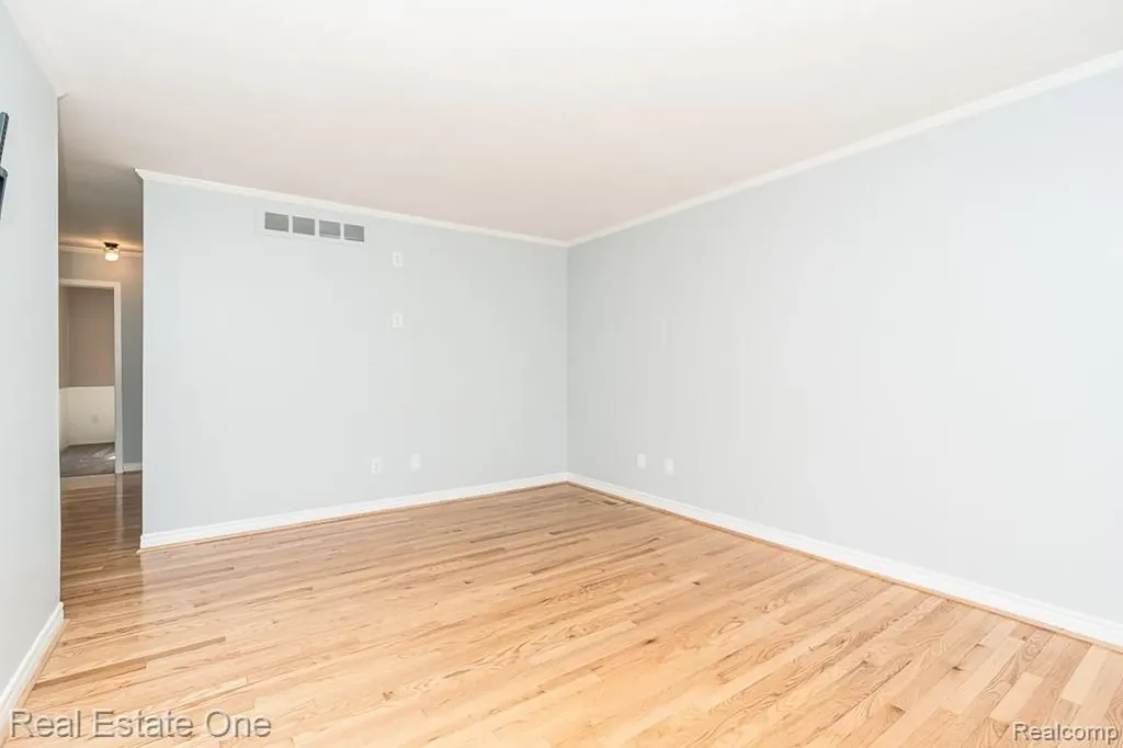 1157 Meadowcrest Drive Waterford Charter Township MI 48327