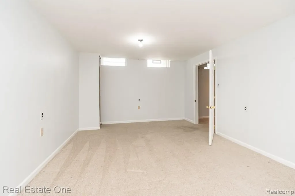 1157 Meadowcrest Drive Waterford Charter Township MI 48327