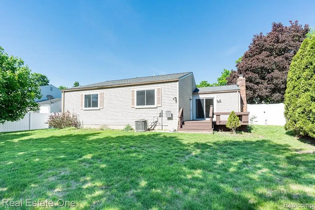 1157 Meadowcrest Drive Waterford Charter Township MI 48327
