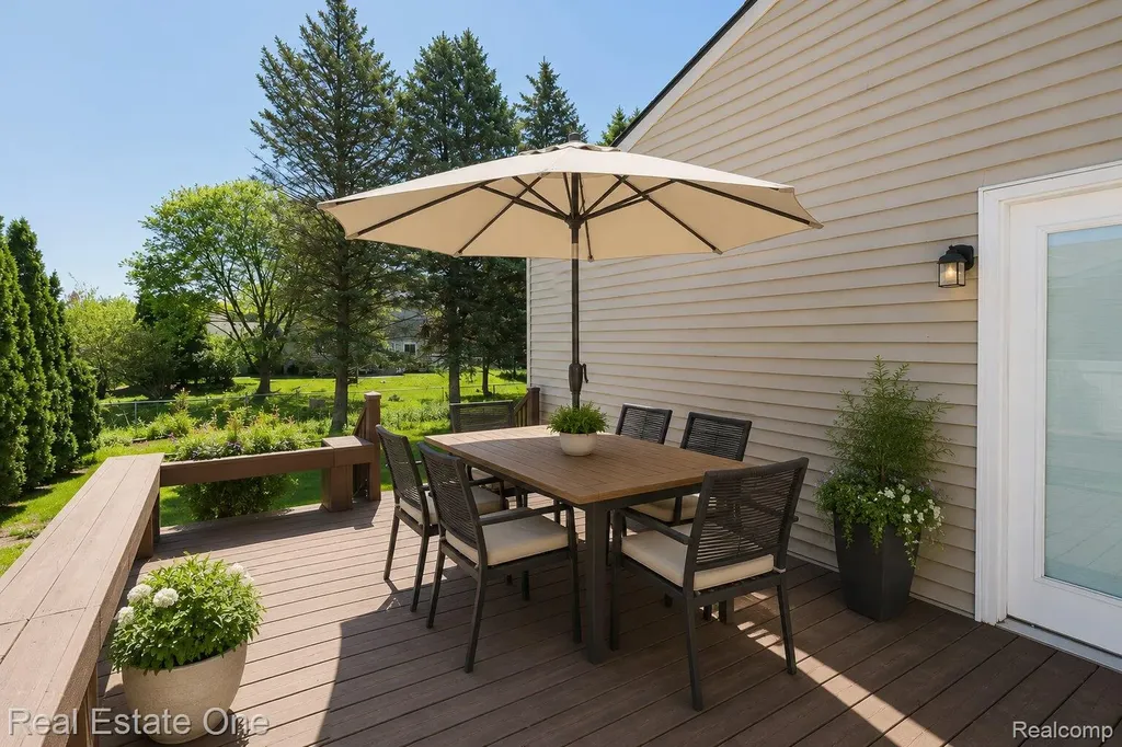 1157 Meadowcrest Drive Waterford Charter Township MI 48327