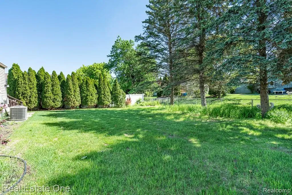 1157 Meadowcrest Drive Waterford Charter Township MI 48327