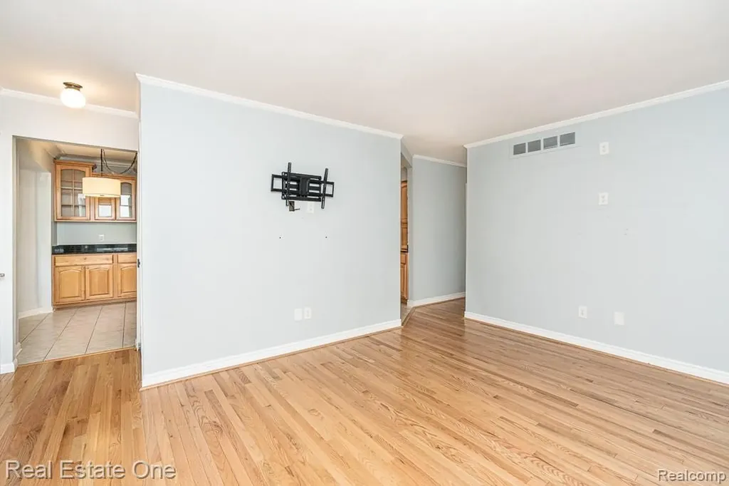 1157 Meadowcrest Drive Waterford Charter Township MI 48327