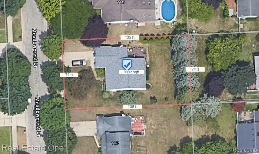1157 Meadowcrest Drive Waterford Charter Township MI 48327