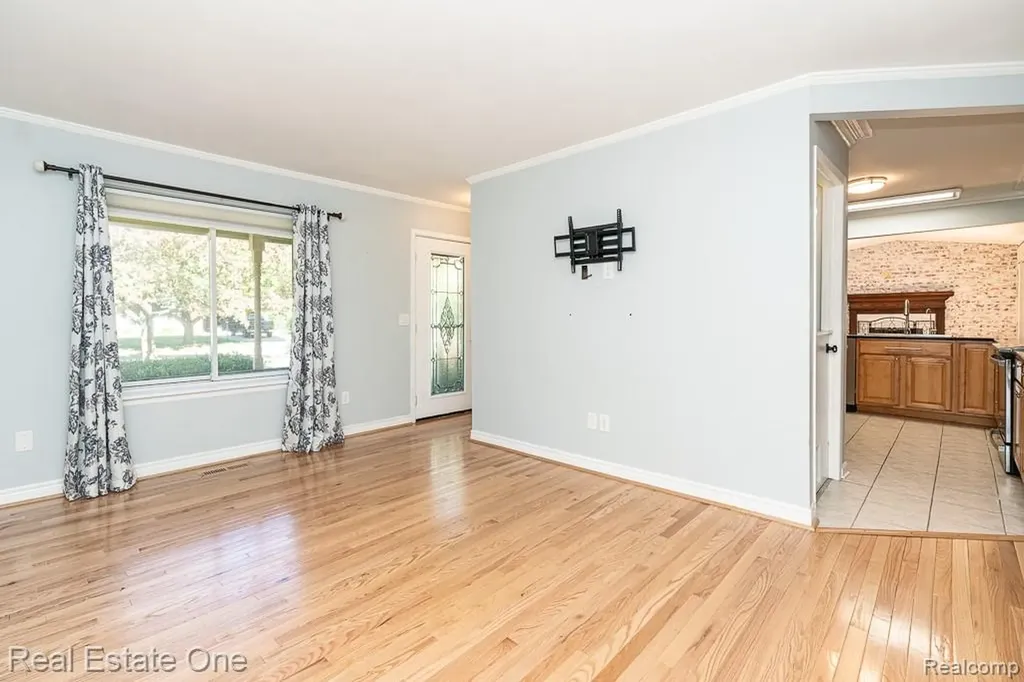 1157 Meadowcrest Drive Waterford Charter Township MI 48327