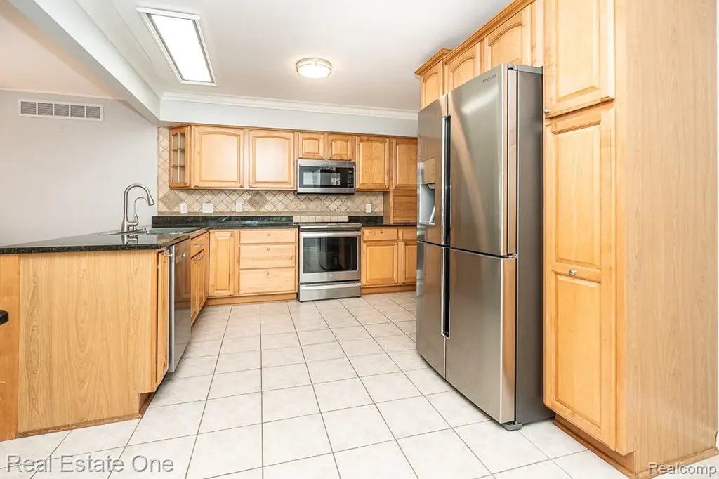 1157 Meadowcrest Drive Waterford Charter Township MI 48327