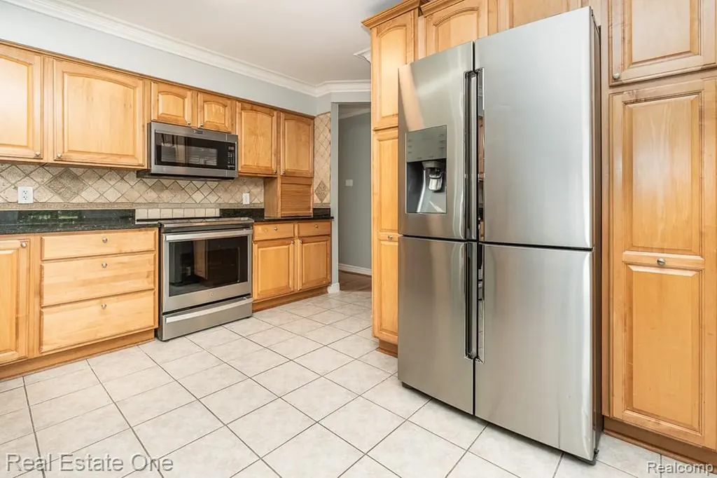 1157 Meadowcrest Drive Waterford Charter Township MI 48327