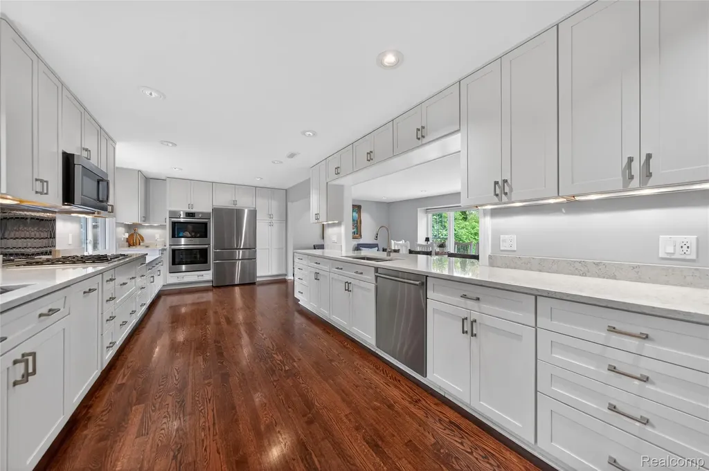3717 Tyrconnel Court West Bloomfield Charter Township MI 48323