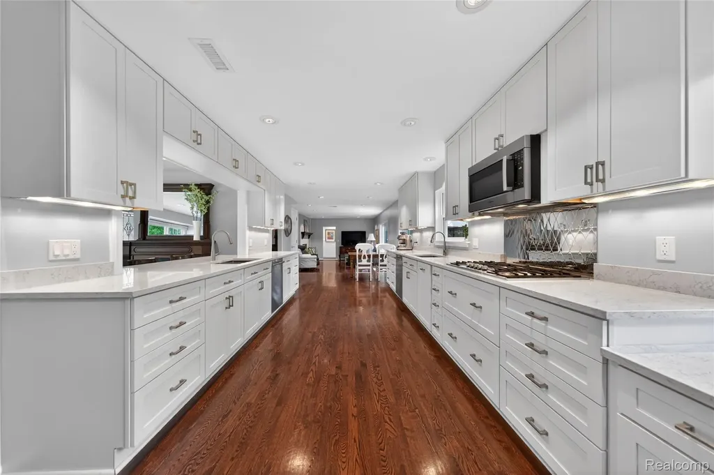 3717 Tyrconnel Court West Bloomfield Charter Township MI 48323