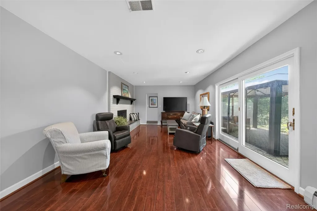 3717 Tyrconnel Court West Bloomfield Charter Township MI 48323