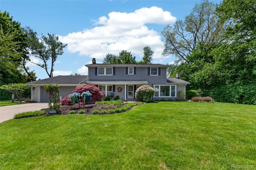 3717 Tyrconnel Court West Bloomfield Charter Township MI 48323