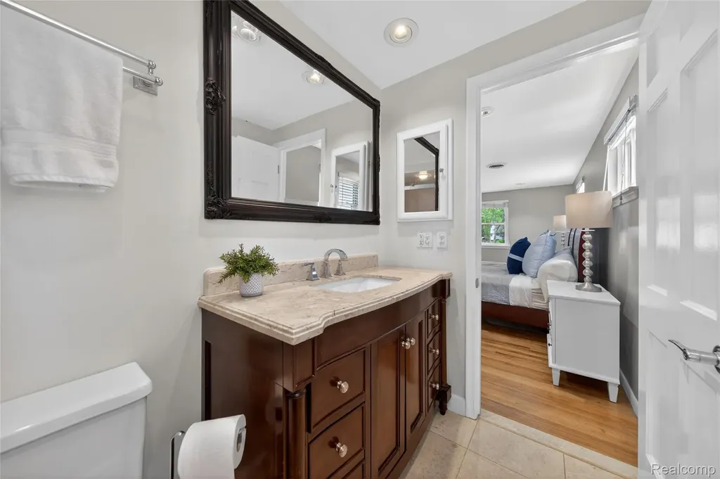 3717 Tyrconnel Court West Bloomfield Charter Township MI 48323