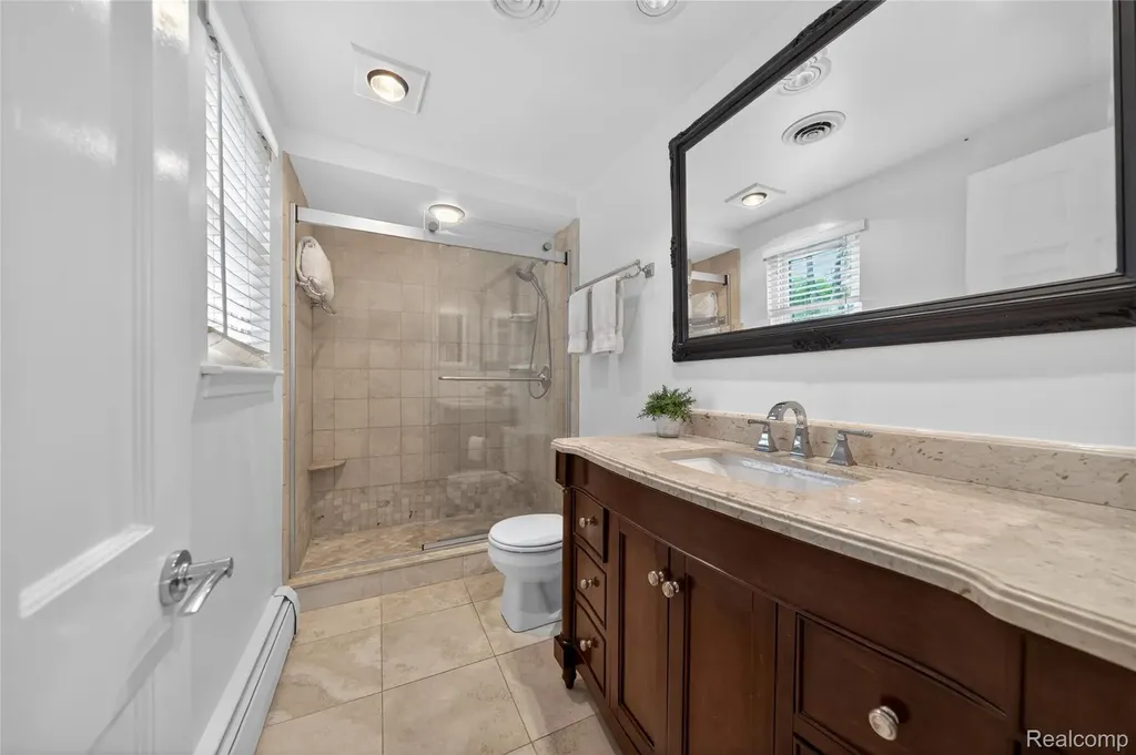 3717 Tyrconnel Court West Bloomfield Charter Township MI 48323