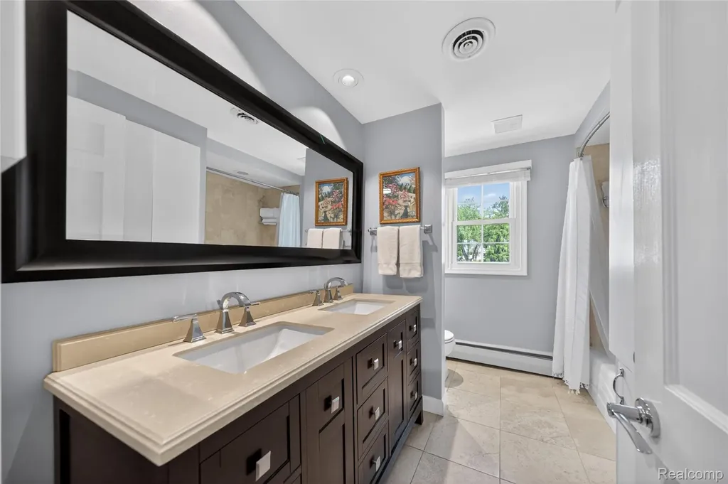 3717 Tyrconnel Court West Bloomfield Charter Township MI 48323