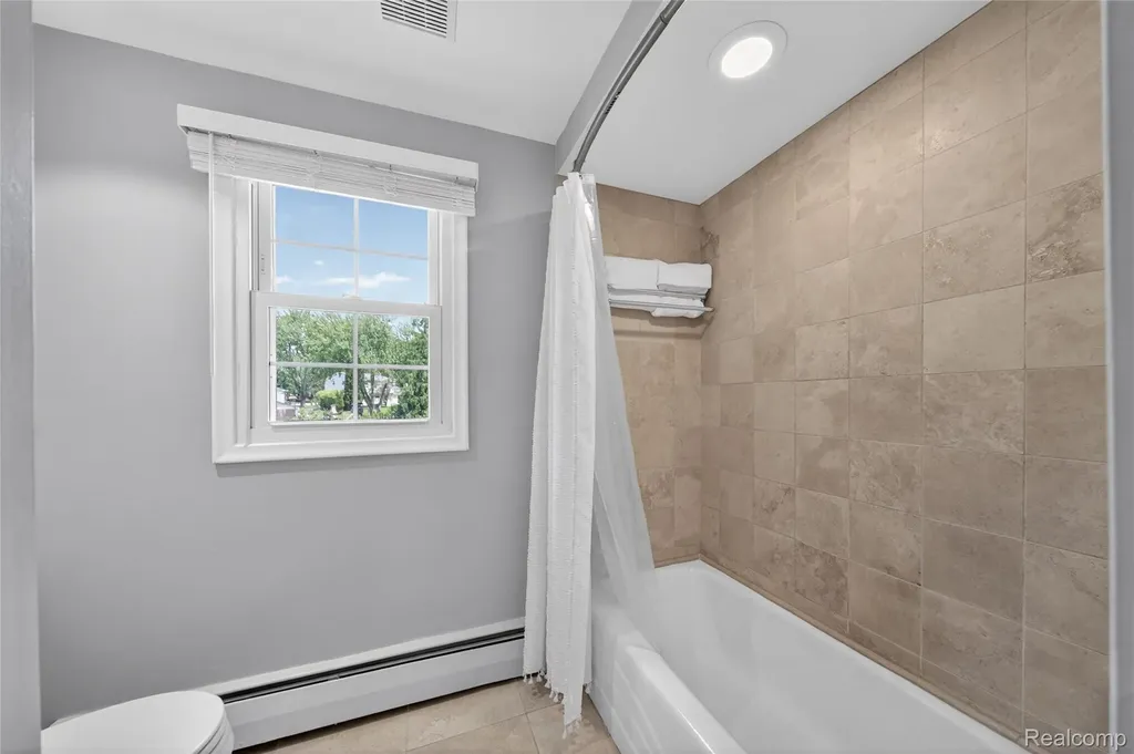 3717 Tyrconnel Court West Bloomfield Charter Township MI 48323