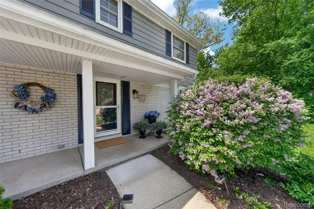 3717 Tyrconnel Court West Bloomfield Charter Township MI 48323