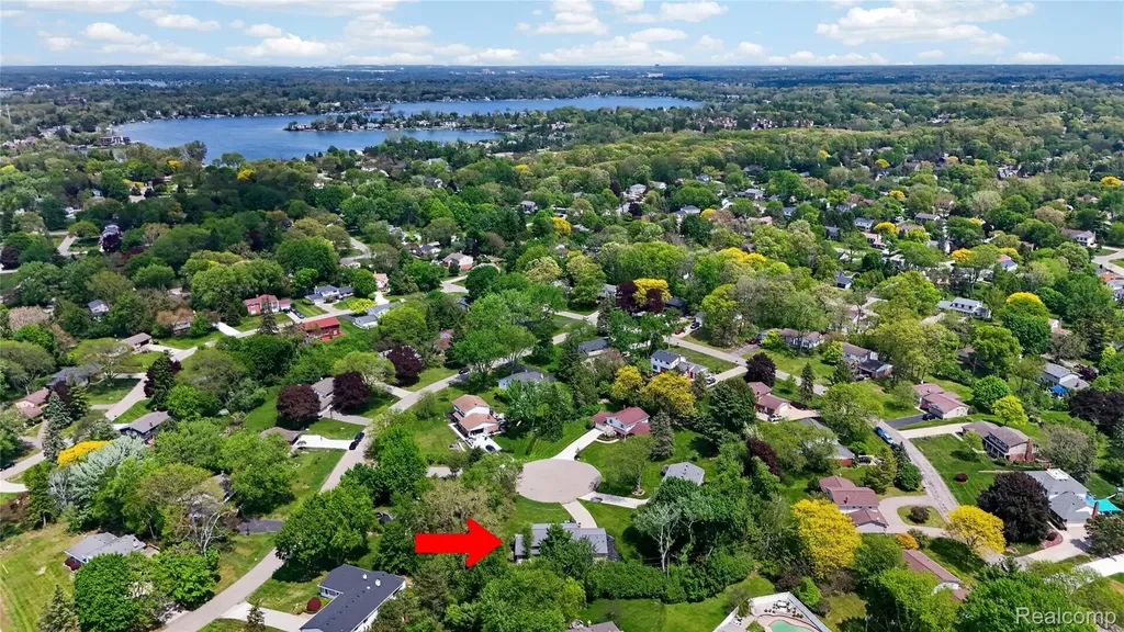 3717 Tyrconnel Court West Bloomfield Charter Township MI 48323