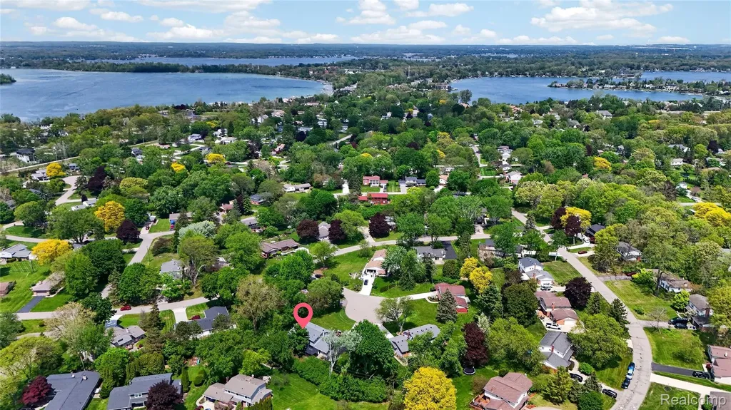 3717 Tyrconnel Court West Bloomfield Charter Township MI 48323