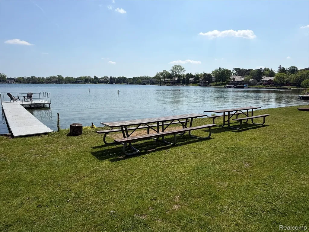 3717 Tyrconnel Court West Bloomfield Charter Township MI 48323