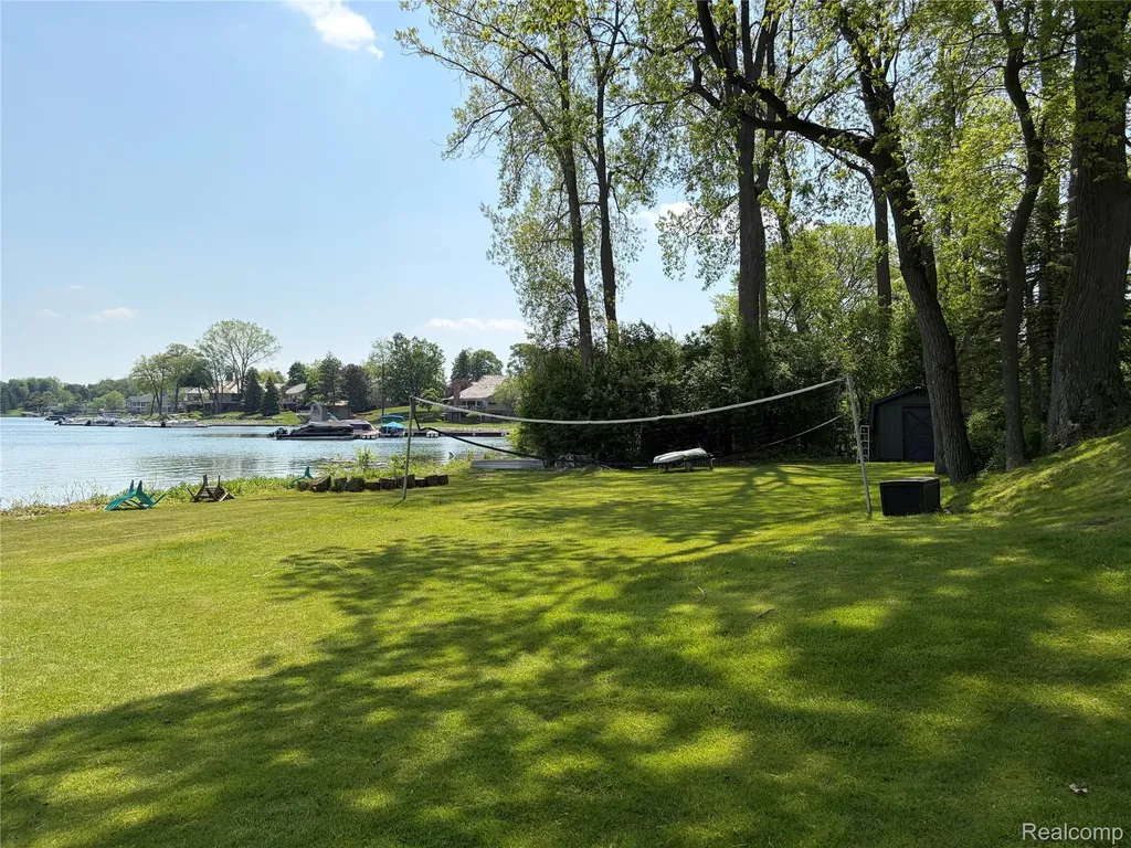 3717 Tyrconnel Court West Bloomfield Charter Township MI 48323