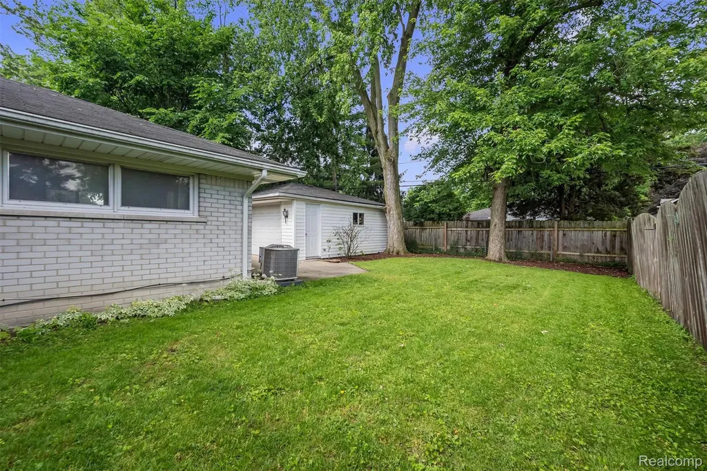 519 Essex Street Clawson City MI 48017
