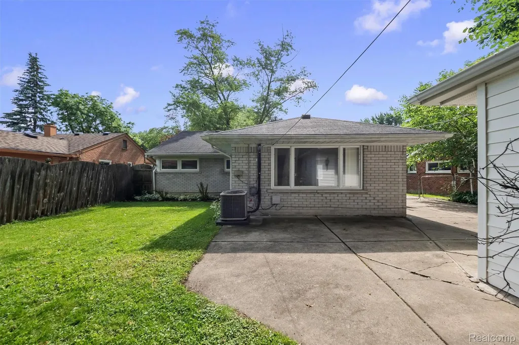 519 Essex Street Clawson City MI 48017