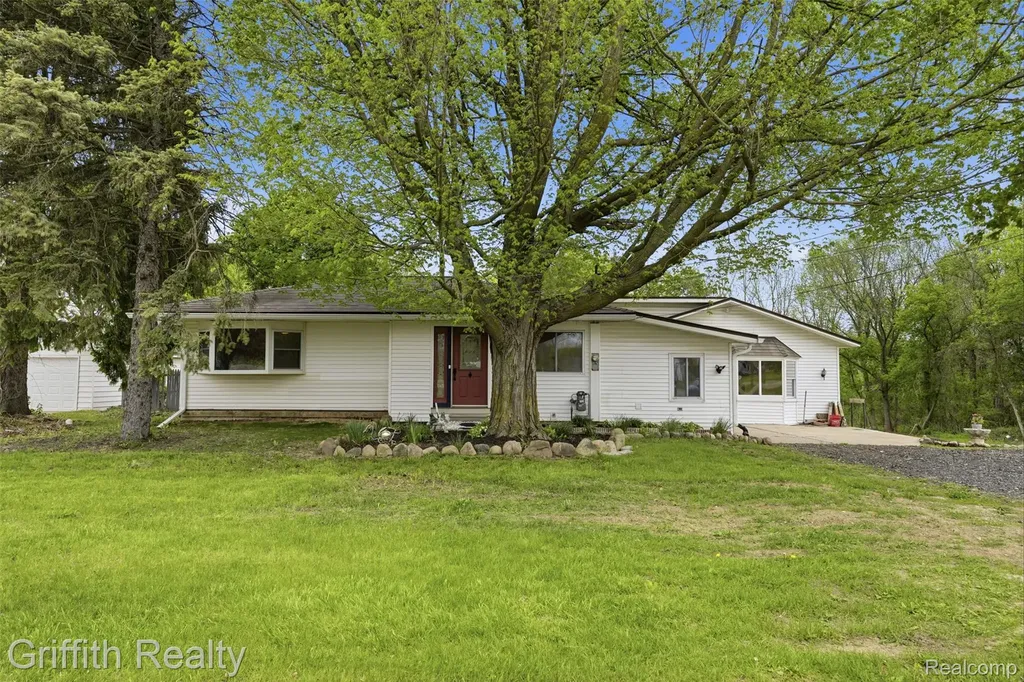 9198 Silver Lake Road Argentine Township MI 48451