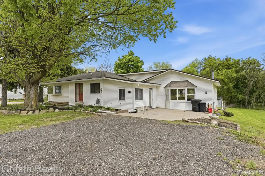 9198 Silver Lake Road Argentine Township MI 48451