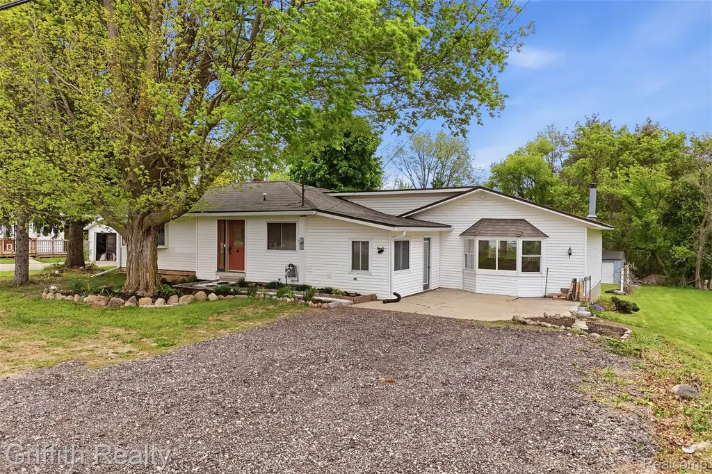 9198 Silver Lake Road Argentine Township MI 48451