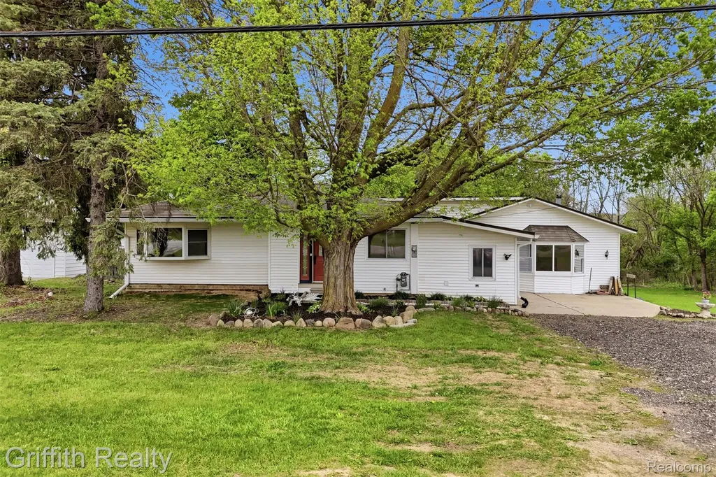 9198 Silver Lake Road Argentine Township MI 48451