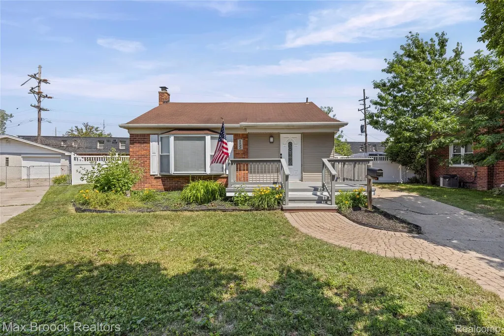 1122 Symes Court Royal Oak City MI 48067