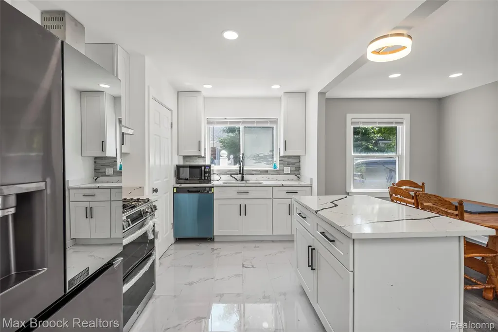 1122 Symes Court Royal Oak City MI 48067