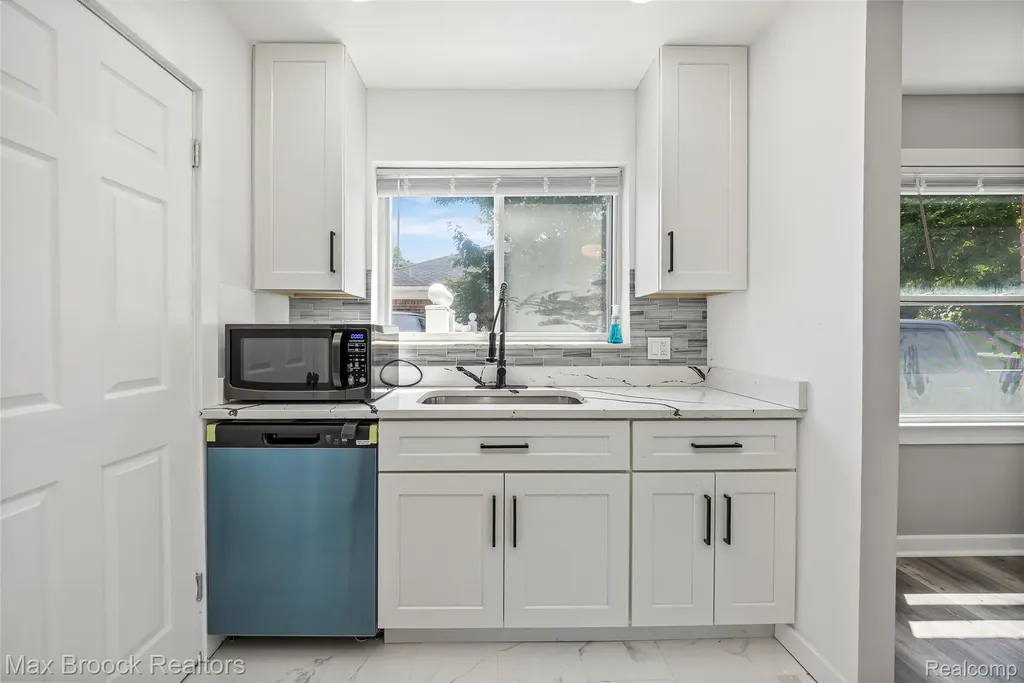 1122 Symes Court Royal Oak City MI 48067