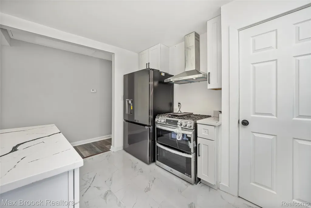 1122 Symes Court Royal Oak City MI 48067