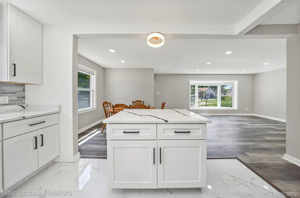 1122 Symes Court Royal Oak City MI 48067
