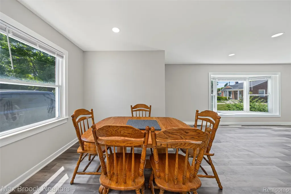 1122 Symes Court Royal Oak City MI 48067