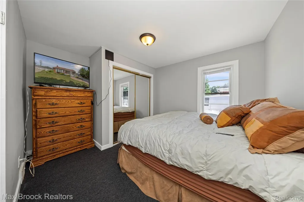 1122 Symes Court Royal Oak City MI 48067