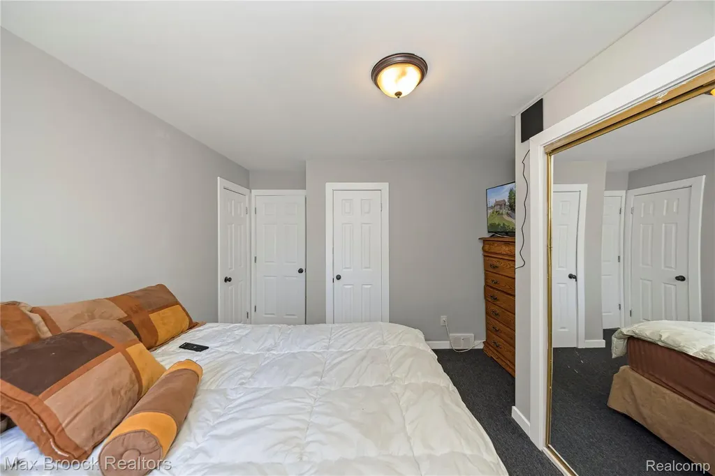 1122 Symes Court Royal Oak City MI 48067