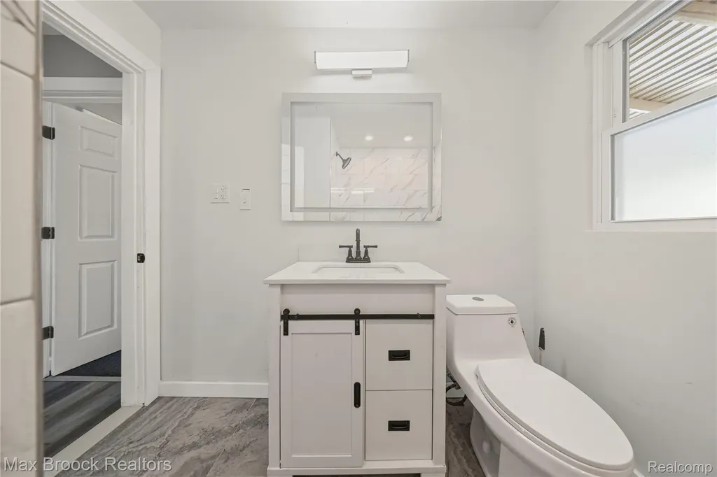 1122 Symes Court Royal Oak City MI 48067