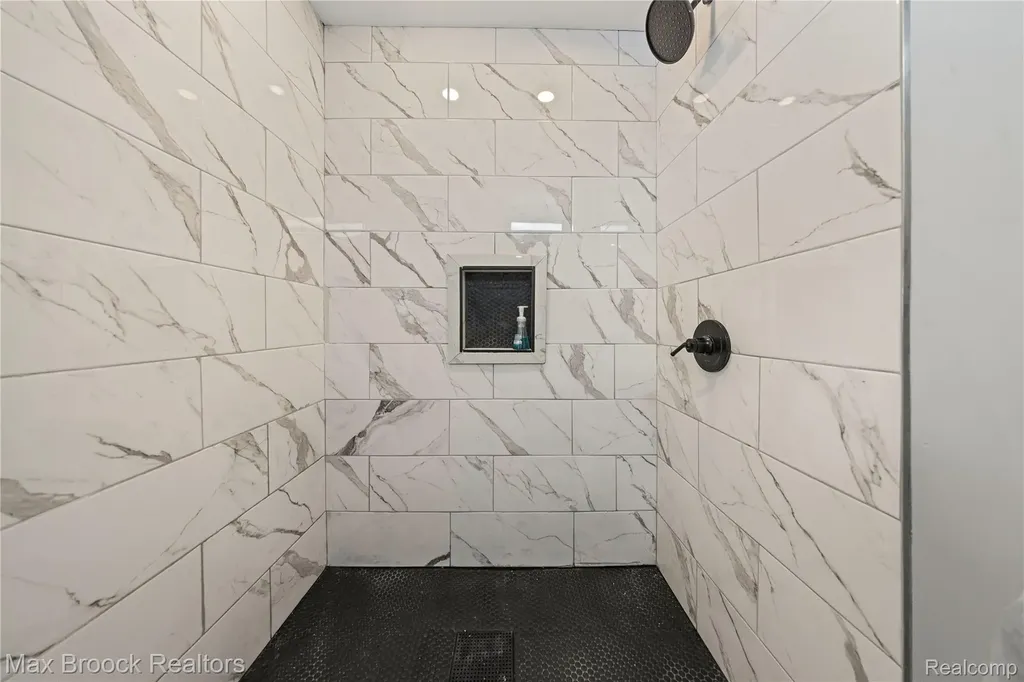 1122 Symes Court Royal Oak City MI 48067