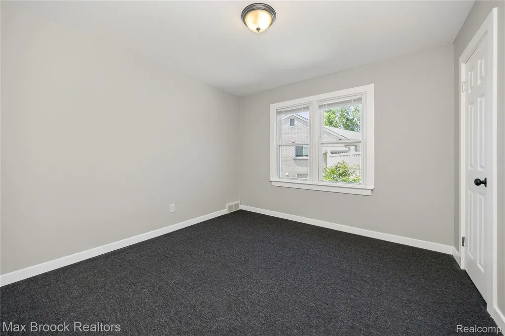 1122 Symes Court Royal Oak City MI 48067