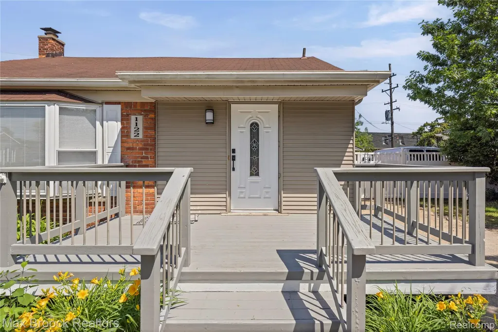 1122 Symes Court Royal Oak City MI 48067