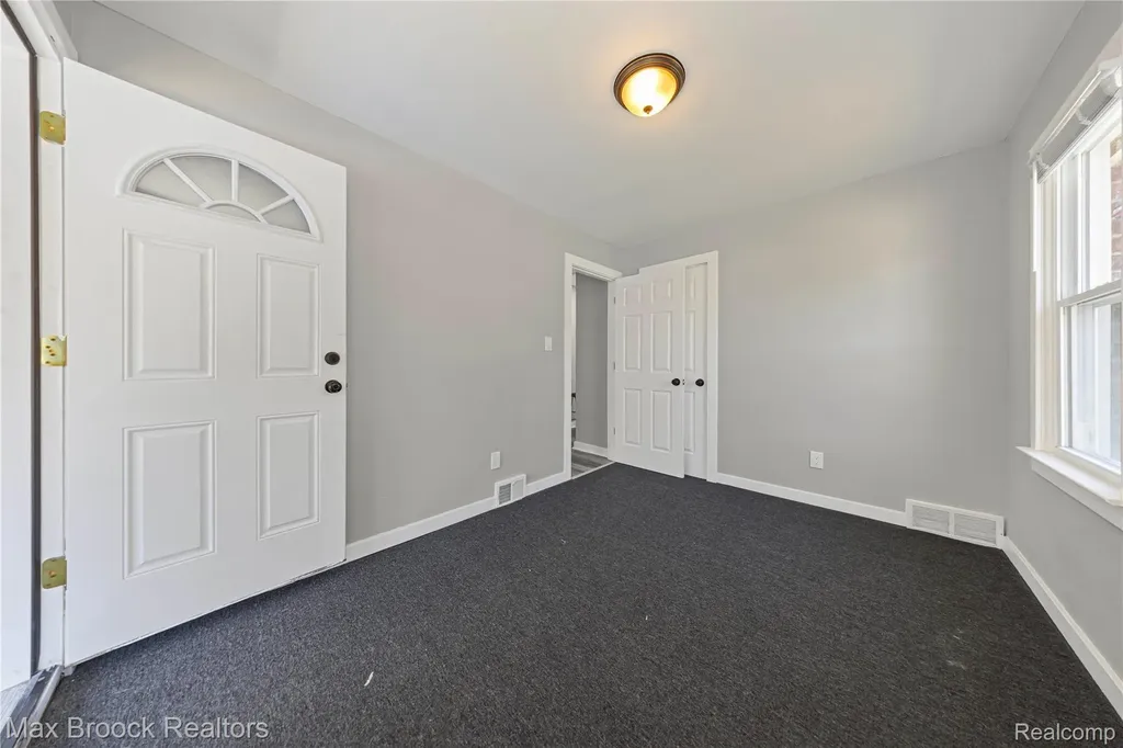 1122 Symes Court Royal Oak City MI 48067