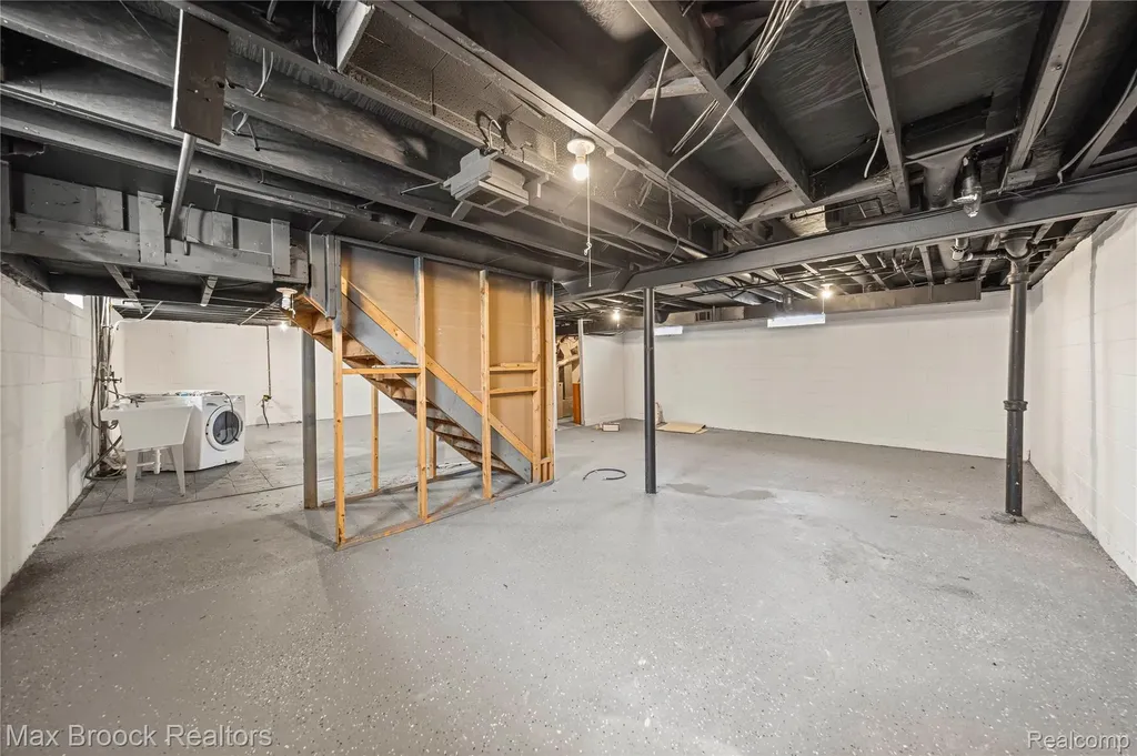 1122 Symes Court Royal Oak City MI 48067